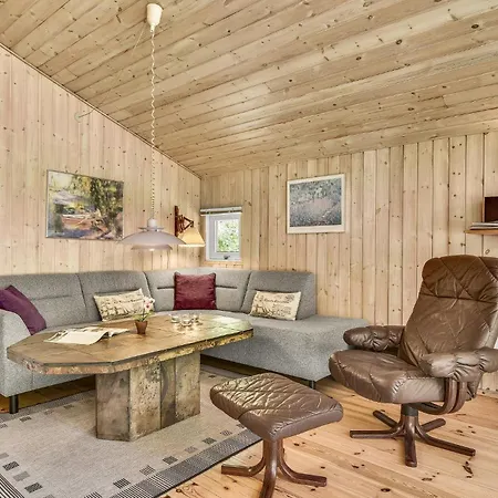 Gorgeous Home In Tranekaer With Sauna Holiday home Skattebolle
