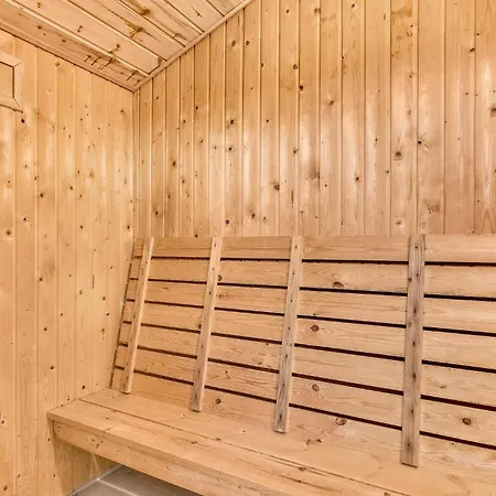 Semesterbostad Gorgeous Home In Tranekaer With Sauna