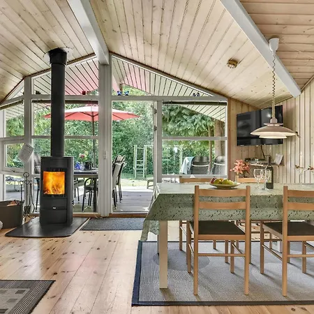 Gorgeous Home In Tranekaer With Sauna Semesterbostad *