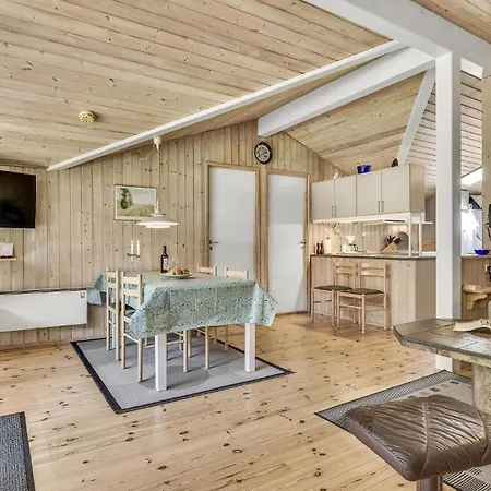 Gorgeous Home In Tranekaer With Sauna Holiday home Skattebolle