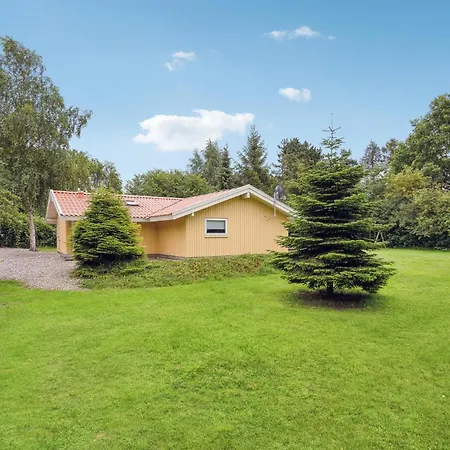 Gorgeous Home In Tranekaer With Sauna Holiday home Skattebolle