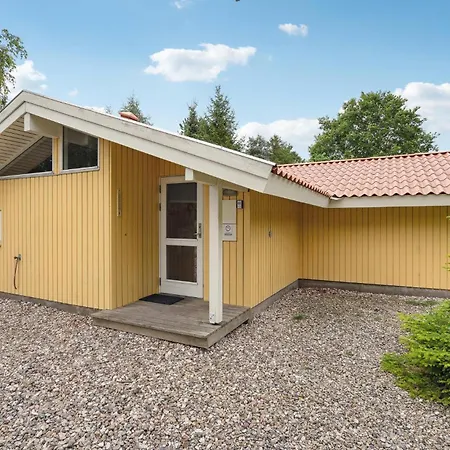 Gorgeous Home In Tranekaer With Sauna * Skattebolle